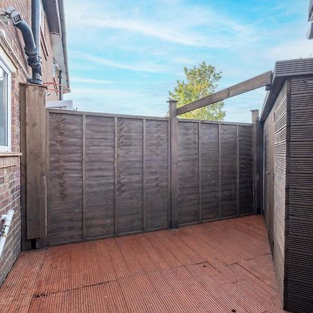 Kings House Apartment Hayes, West London Apt A Northolt  Exterior foto