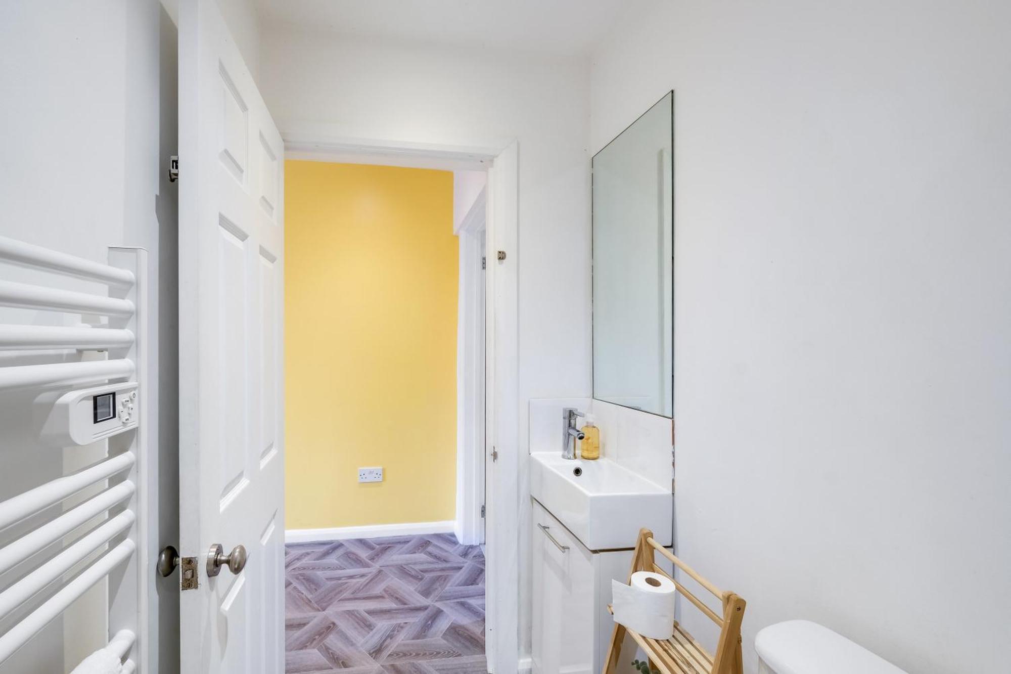 Kings House Apartment Hayes, West London Apt A Northolt  Exterior foto
